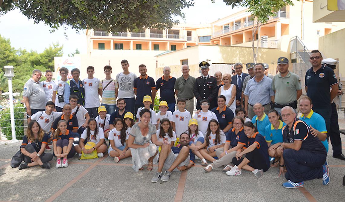 Sorpresa di Franco Gabrieli, capo della Protezione Civile, ai volontari di Orta Nova in "ritiro" a Vieste
