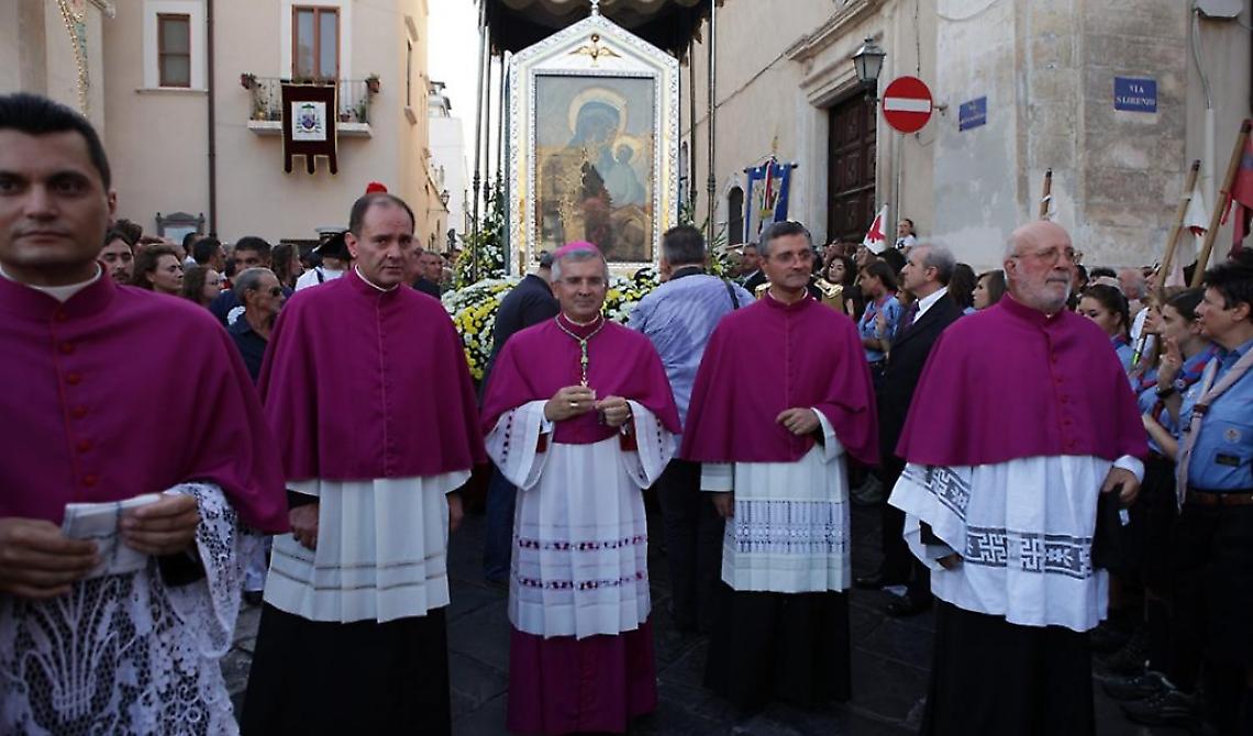 L'abbraccio di Manfredonia alla Madonna di Siponto: questa sera Mango chiude la grande festa