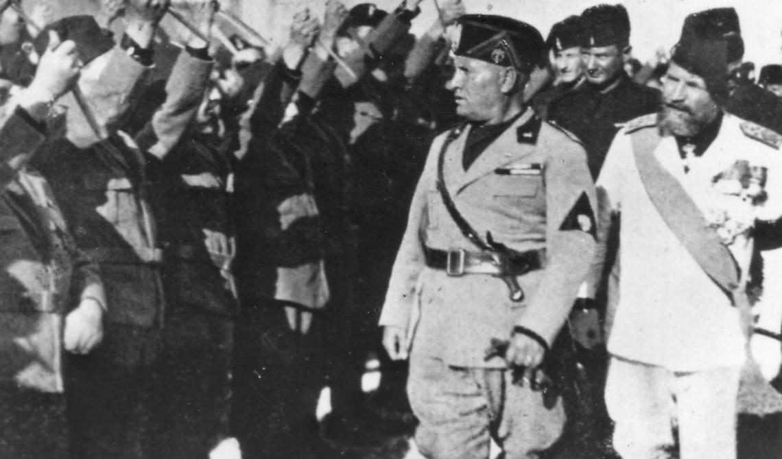 Oggi, 8 Settembre 1934, in 150 mila per Benito Mussolini che a Foggia inaugura il Palazzo del Governo, attuale sede della Prefettura