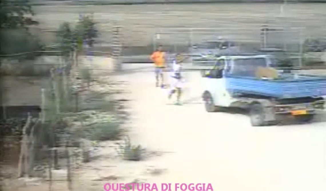 Le foto dell'agguato al "timido corteggiatore"