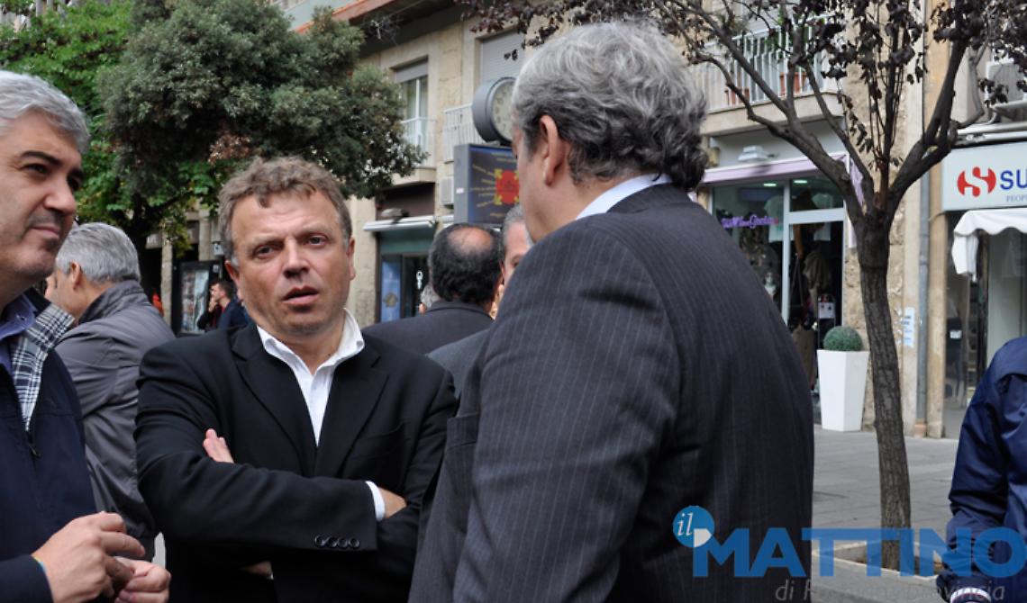 Tutolo sbandato: lascia il gruppo consiliare di Emiliano e passa al misto, ma resta in maggioranza