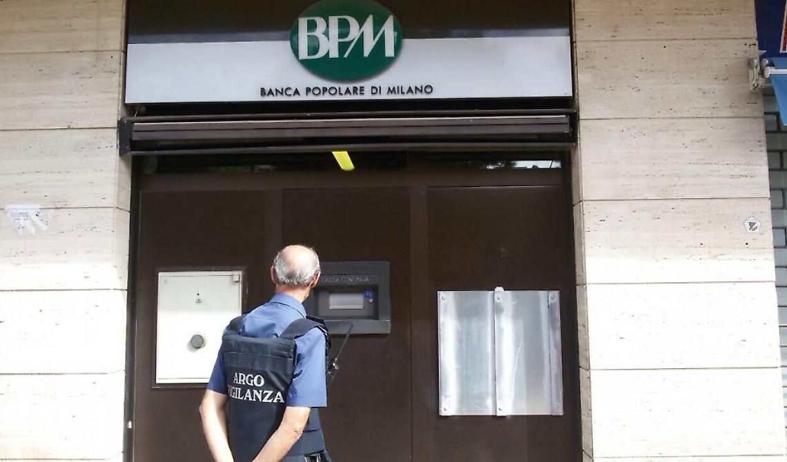 Via Telesforo: bomba alla Banca Popolare di Milano