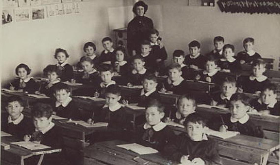 Oggi, 15 ottobre 1938, l'insegnante Maddalena Pacifico  viene cacciata dal Poerio di Foggia solo perché ebrea