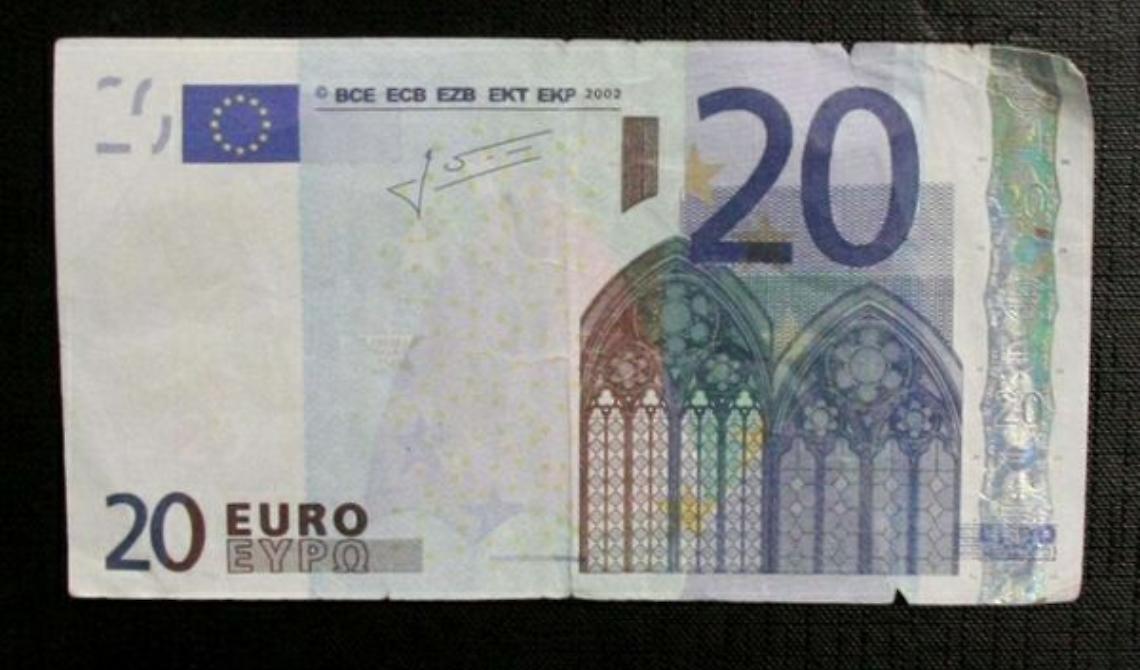  Fa la spesa con banconote false: arrestata
