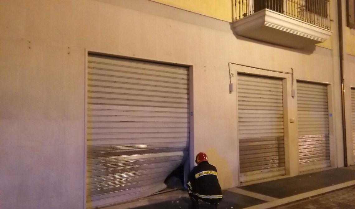 Bomba all'ex pizzeria Fratelli la Bufala, palazzo Trisciuoglio