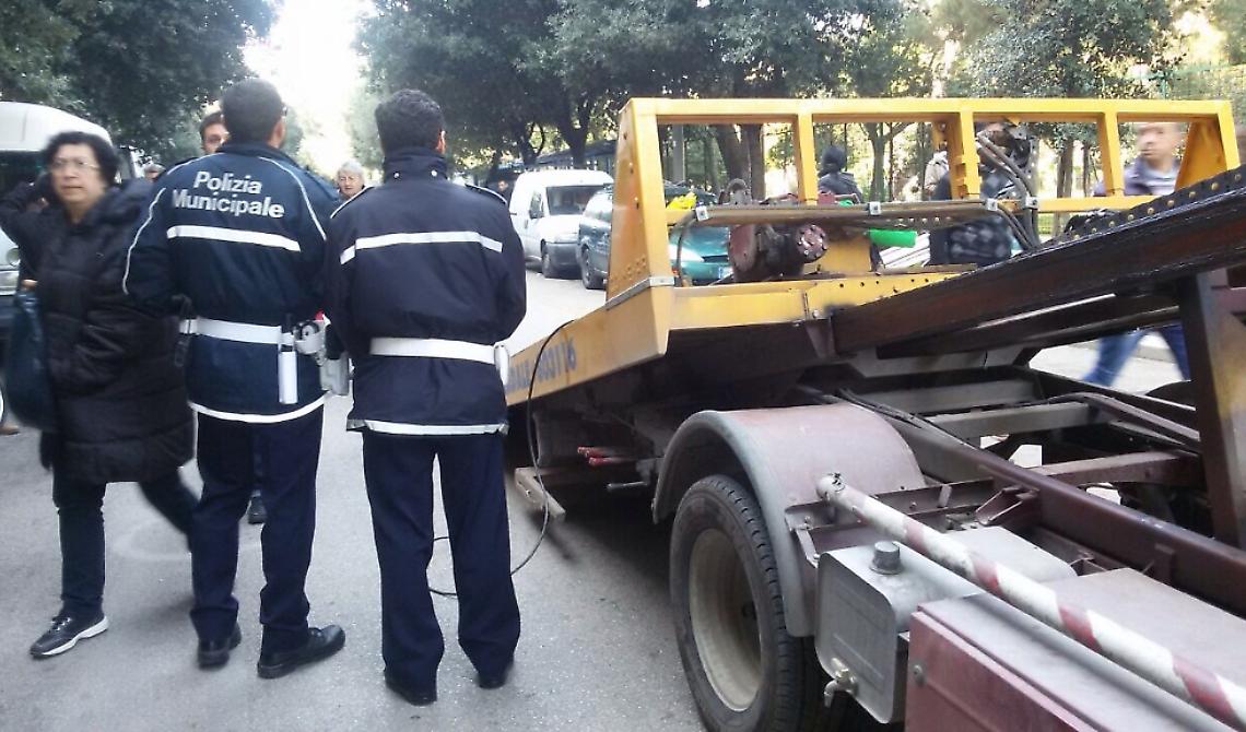 Fiera di Santa Caterina: stop agli abusivi, blitz dei Vigili Urbani