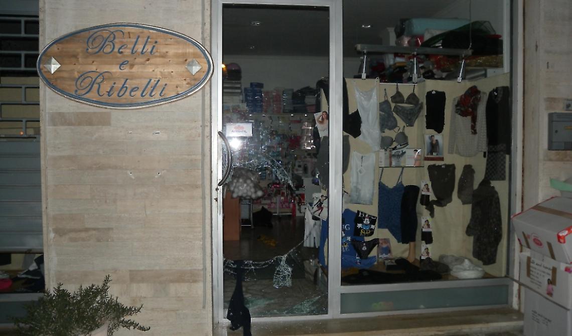 Furto in un negozio di abbigliamento: sgominata una banda di giovanissimi malviventi