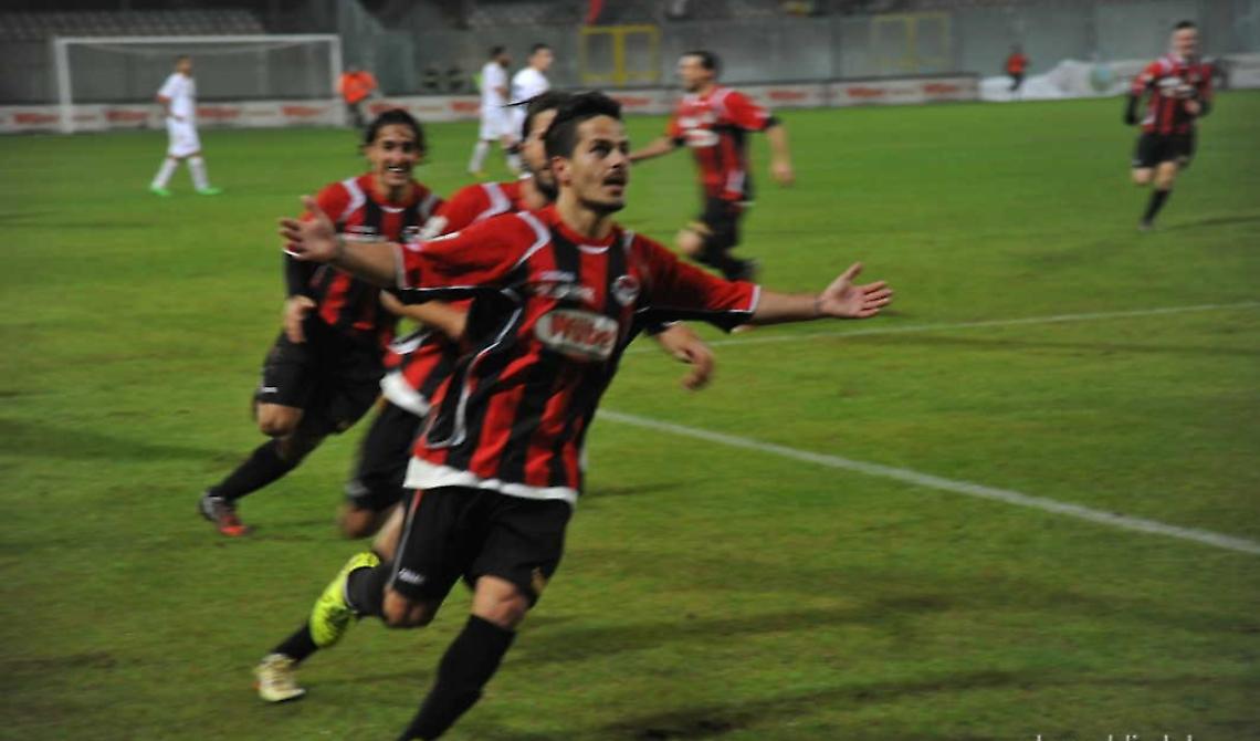 Sarno dilaga e travolge il Lecce