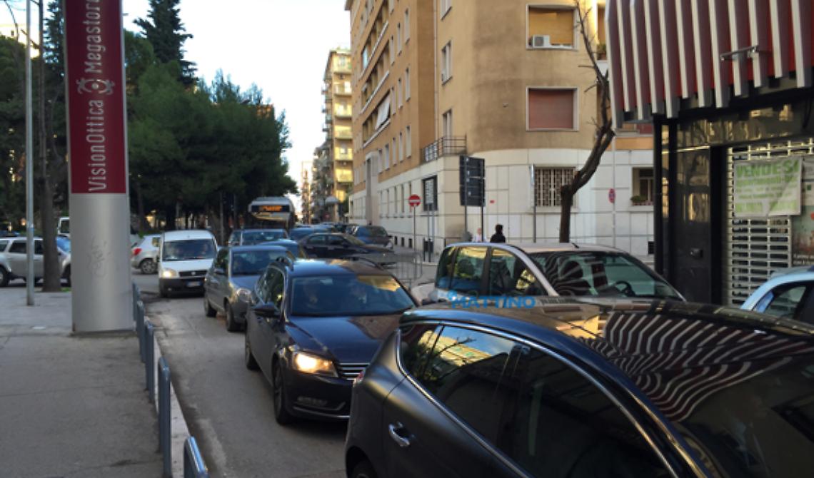 Piazza Giordano, l'isola infelice del giorno dopo