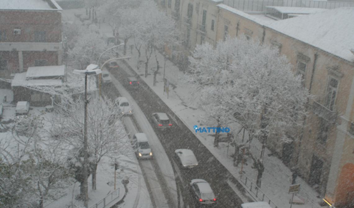 Foggia, prevista neve a quote basse: il Prefetto vieta la circolazione dei veicoli di trasporto superiori a 7,5 tonnellate