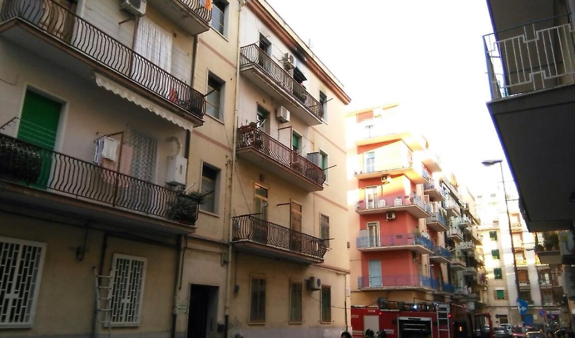 Incendio in Via Pesola, panico tra i residenti