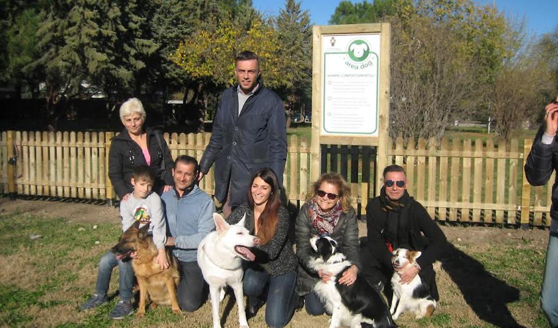Foggia, Morese apre il parco giochi dei cani in Viale Europa