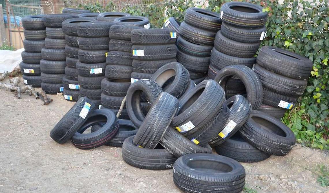 Foggia, Corso del Mezzogiorno: furto di pneumatici alla "Pneus sas"