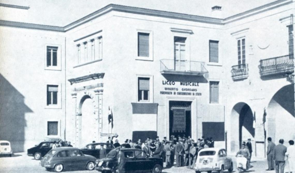 Oggi, 13 gennaio 1914, nasce la Scuola d'archi "U. Giordano" di Foggia, che poi diventerà Conservatorio