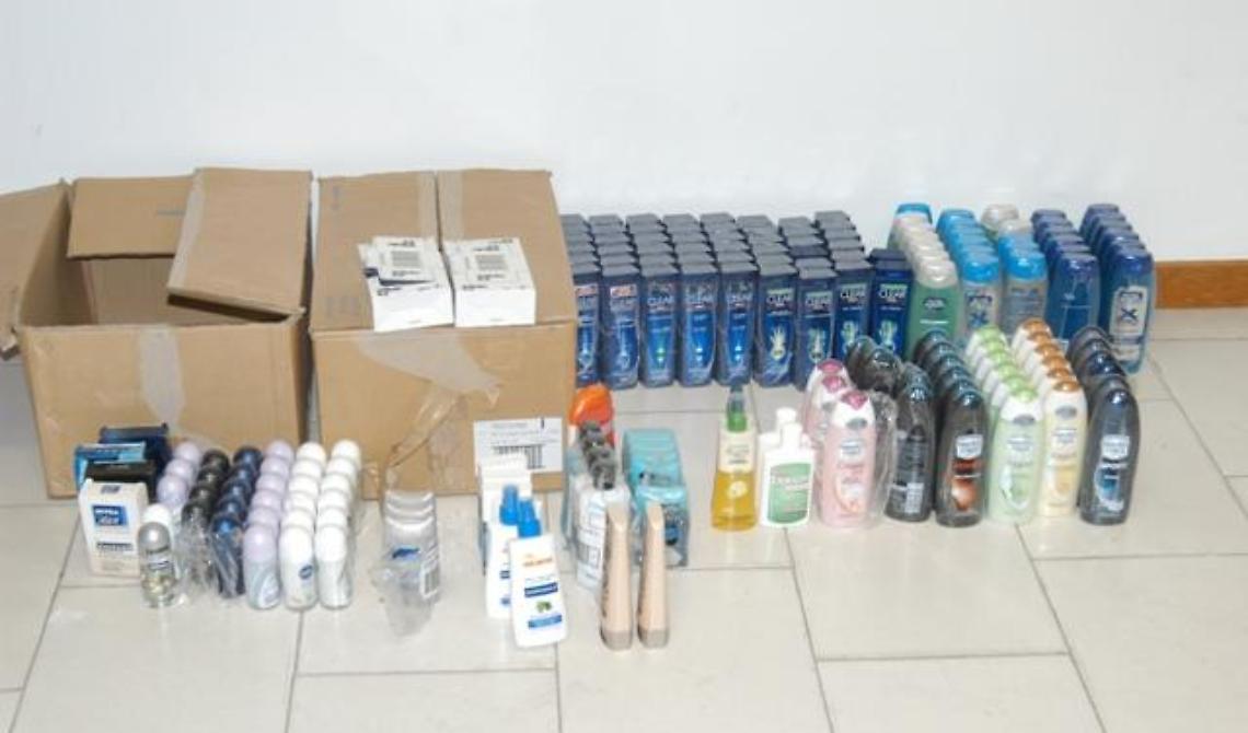 Arrotondavano lo stipendio rubando nei magazzini aziendali: un arresto ed un denunciato