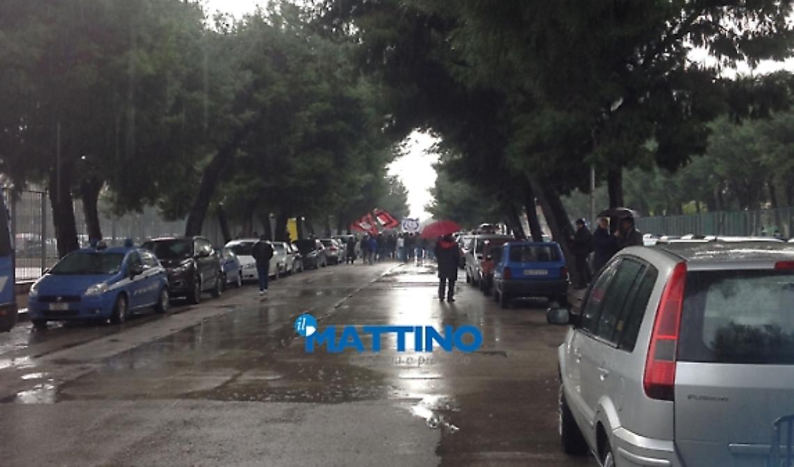 Foggia Cosenza, la pioggia ferma la protesta dei tifosi fuori dallo Zac. Curva Nord deserta