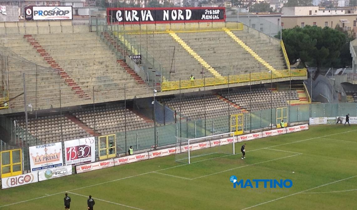 Il gran spettacolo nell'arena vuota, i rossoneri dilagano col Cosenza 