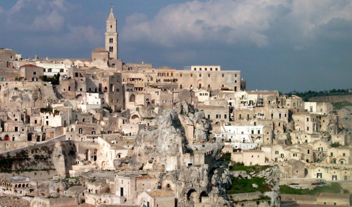 Matera: disabile si incatena per protesta 