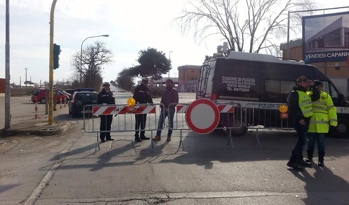Incendio campo Rom a Foggia: chiuso al traffico il ponte di Via Bari