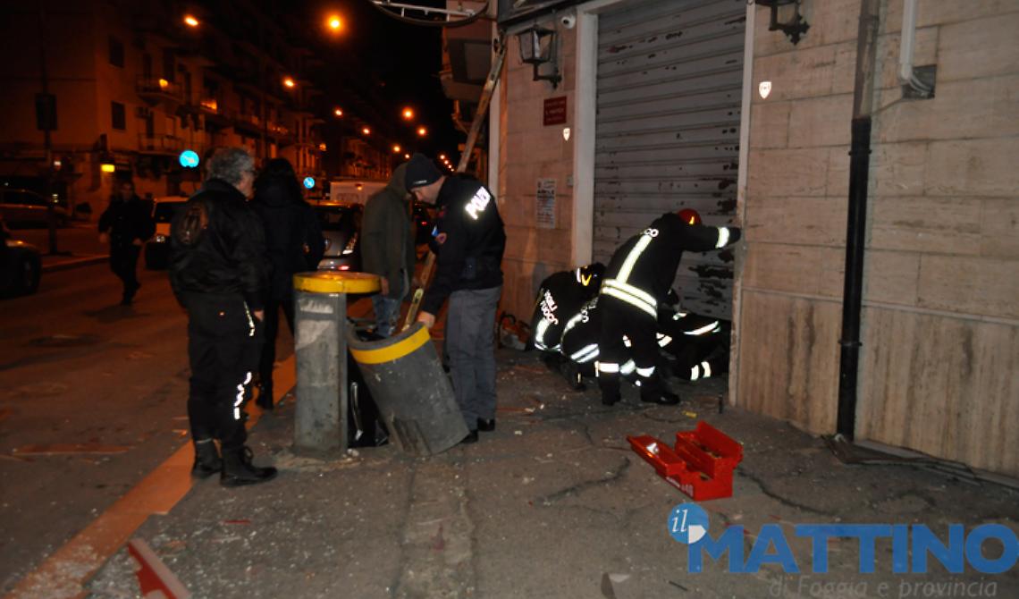 Via Guido Dorso: bomba ad una pizzeria