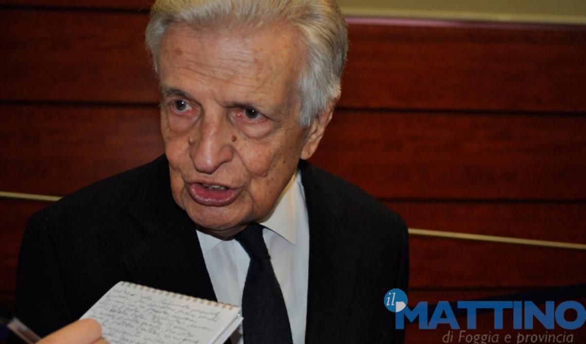 UniFg, la grande lezione di Furio Colombo: «Nelle nuove guerre, il più forte perde sempre»