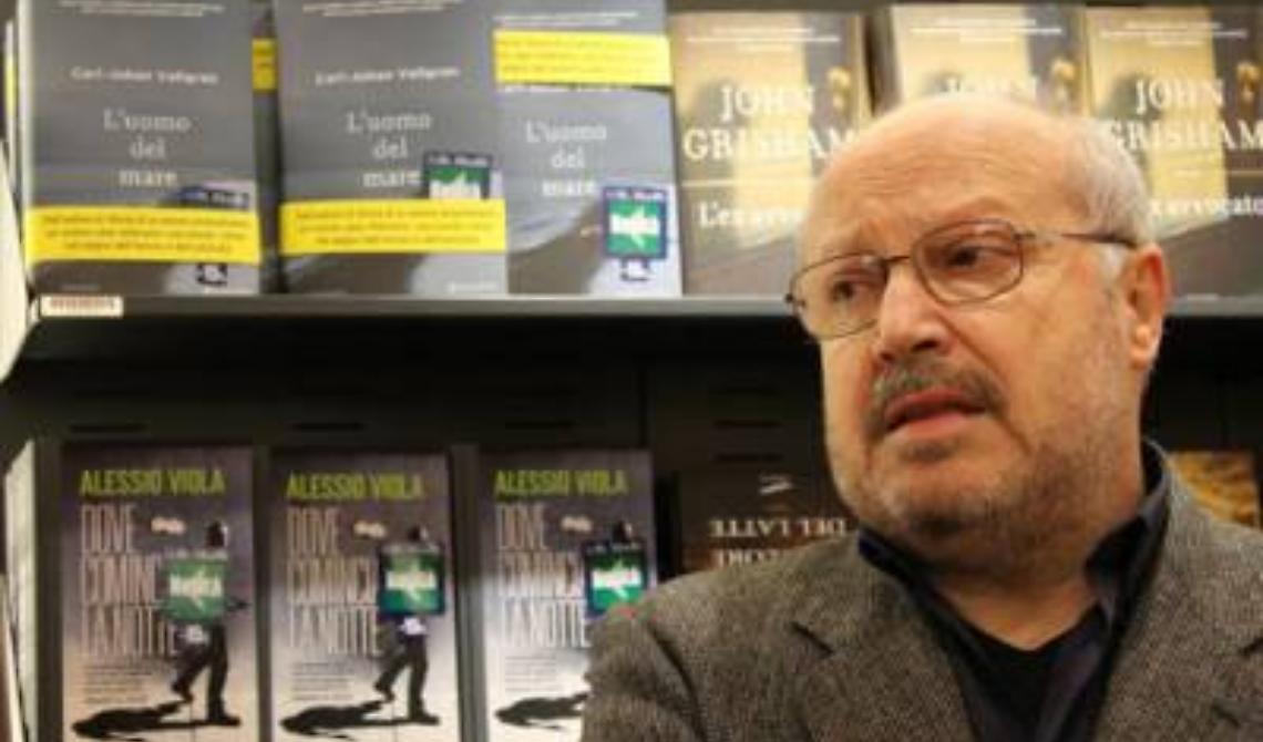 “Ti strappo e ti getto in pasto ai cani”: così, alla Ubik, Alessandro Viola racconta la drammaticità del cancro