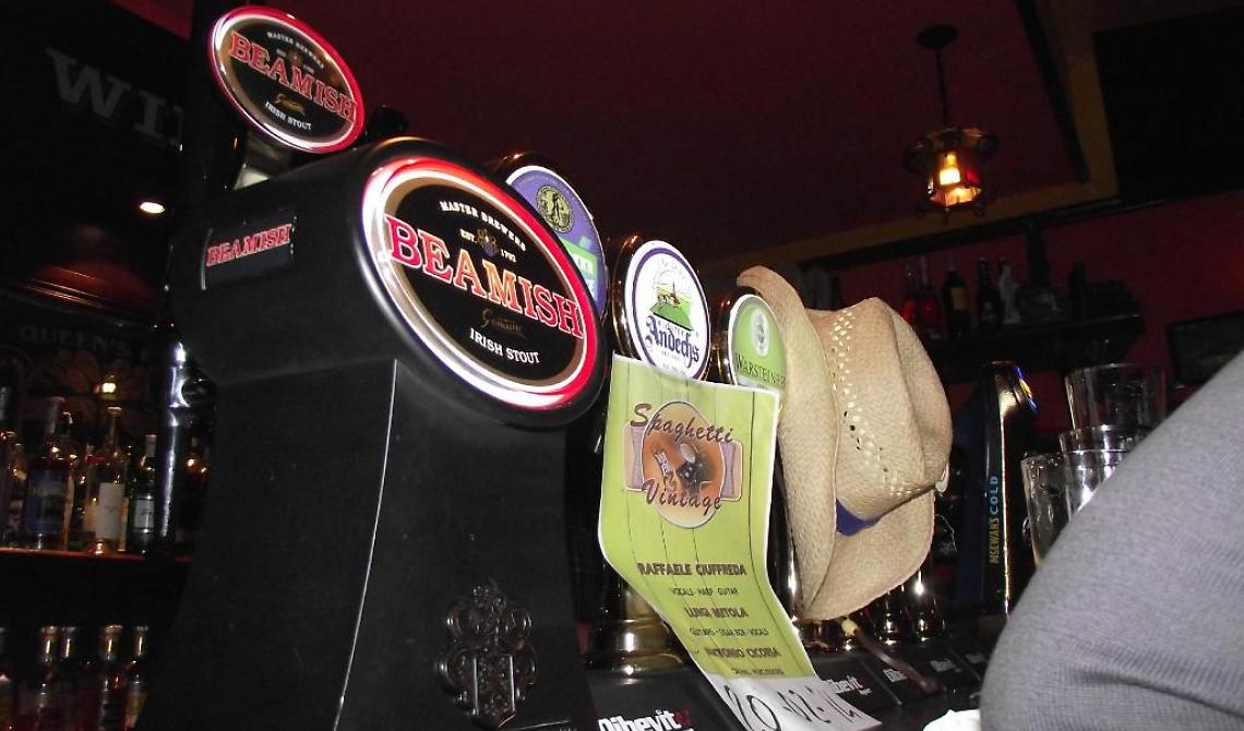 Incendio al "Queens Pub", il titolare: «Non ho mai ricevuto minacce o richieste estorsive»