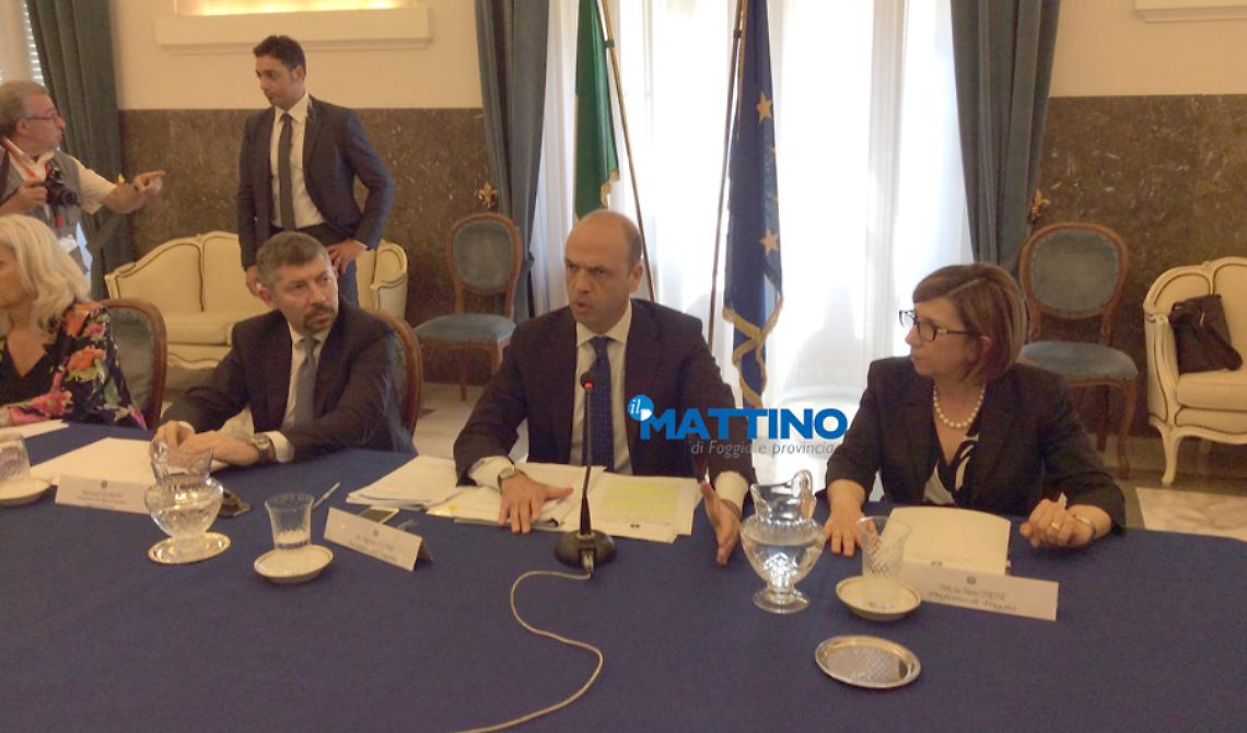 Alfano a Foggia: «Lo Stato al fianco di chi denuncia, rinforzi in Capitanata»