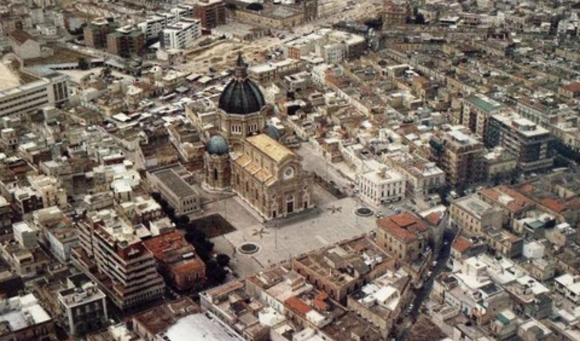 Cerignola, cittadini al Bar con gli amministratori: prendono un “Un caffè per Rigenerare" la città 