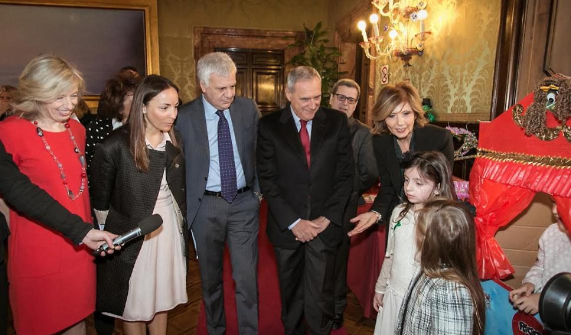 Landella rende onore ai bimbi della "Ferrante Aporti" per il premio nazionale che li porterà ad Expo