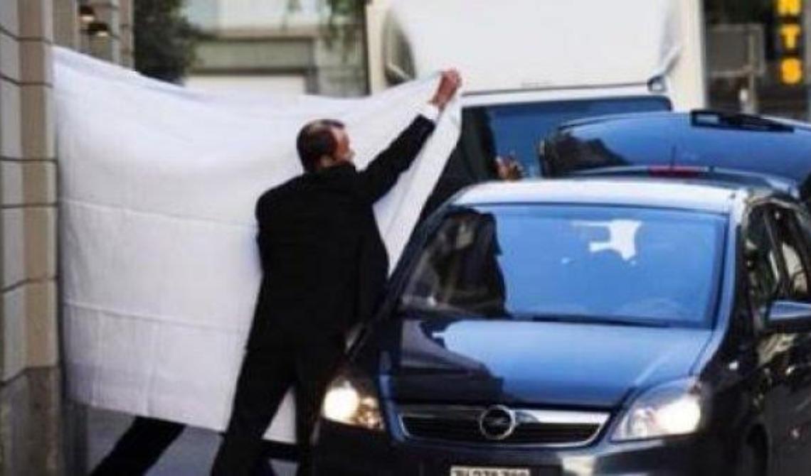 «No arrestati "in pasto" ai fotoreporter», la Camera Penale lo dice con un lenzuolo