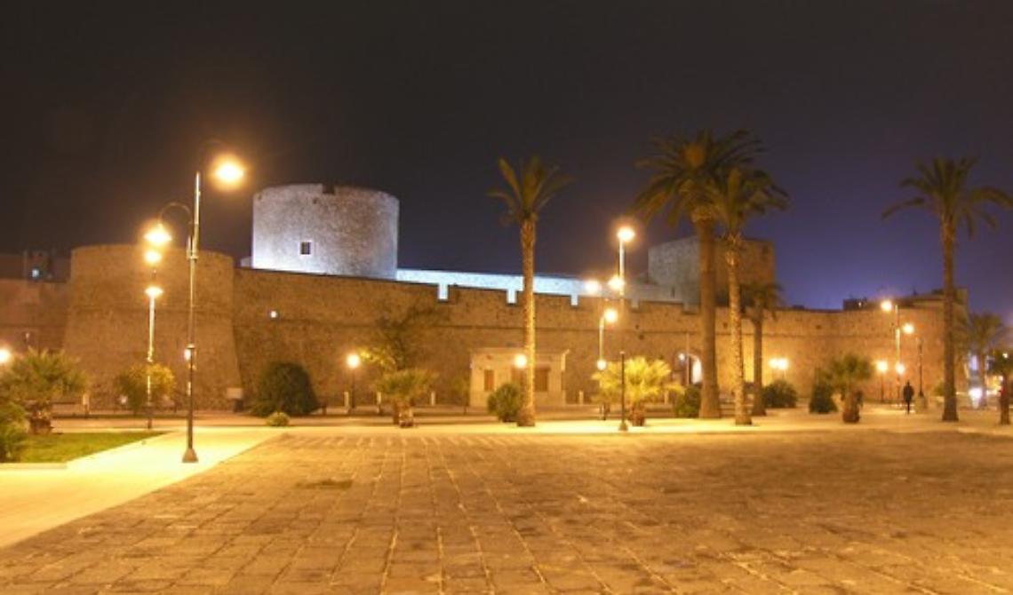 Manfredonia dice no alla violenza sulle donne con una "Miss al Chiaro di Luna"