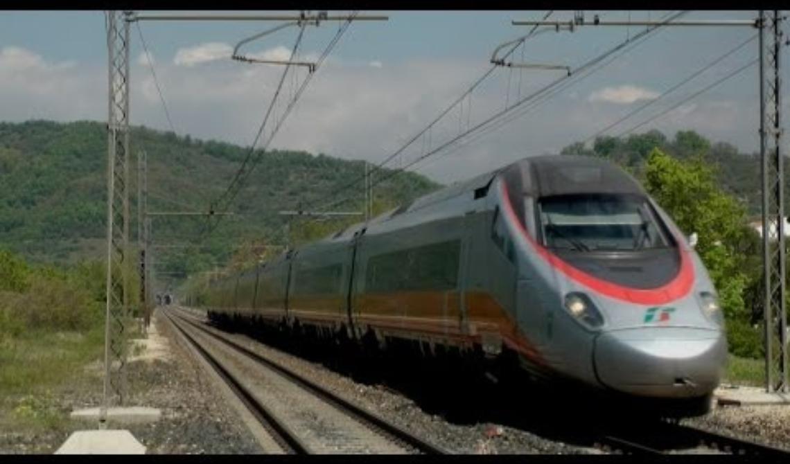 Camion sui binari blocca il treno Caserta-Foggia: un'ora di ritardo per i 380 passeggeri del Frecciargento 9350