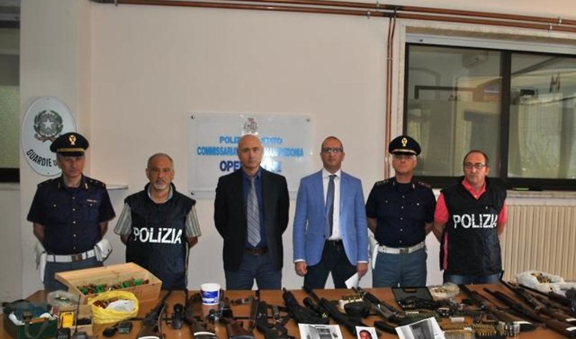 Vieste, arsenale della mala chiuso in cassaforte: arrestato insospettabile 43enne
