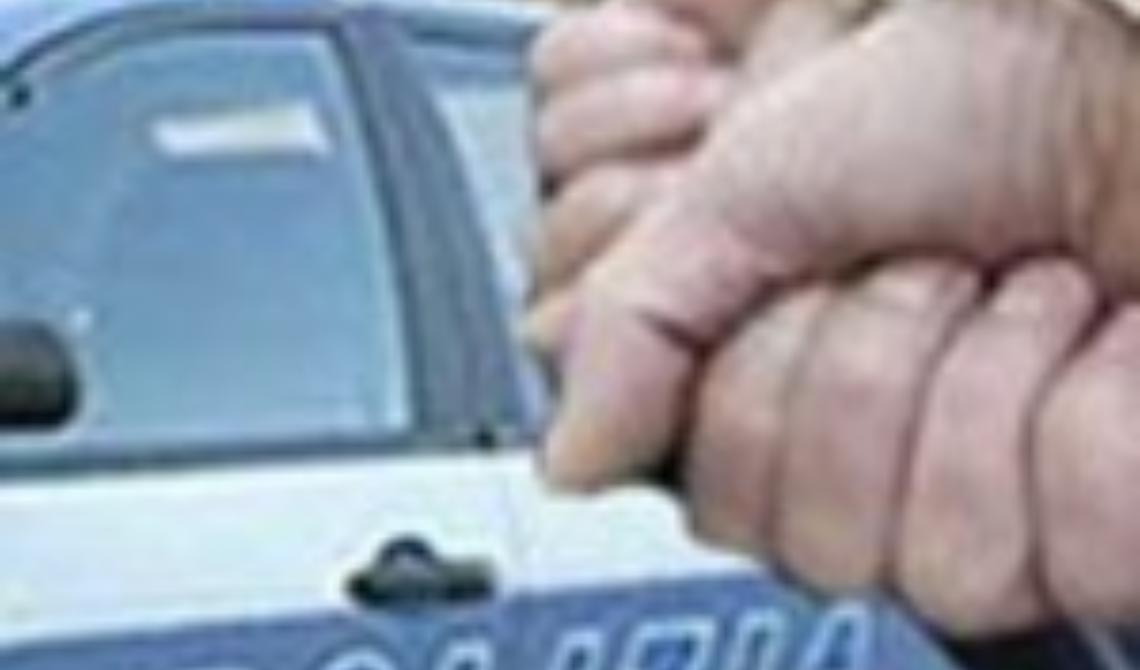 Gli agenti vanno a casa sua per controllarlo e lui li riempie di parolacce: arrestato pluripregiudicato sanseverese