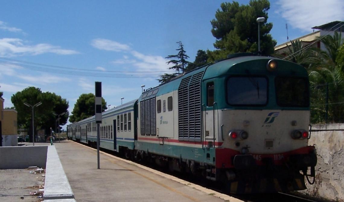 Oggi, 12 Luglio 1885, Foggia raggiunge il mare e conquista Siponto: inaugurata la linea ferroviaria per Manfredonia