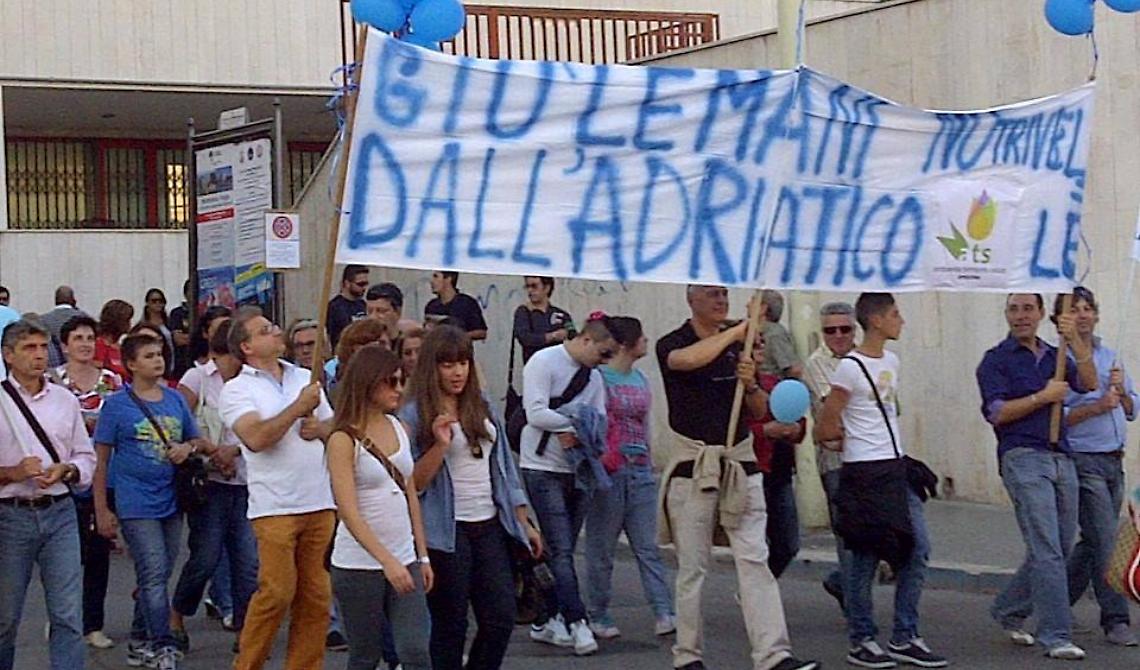Così, a colpi di trivelle, Renzi ha deciso di distruggerci l'Adriatico