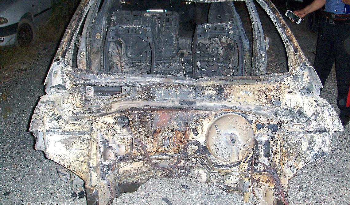 Stornara, carcasse d'auto in un  campo: arrestato 55enne cerignolano