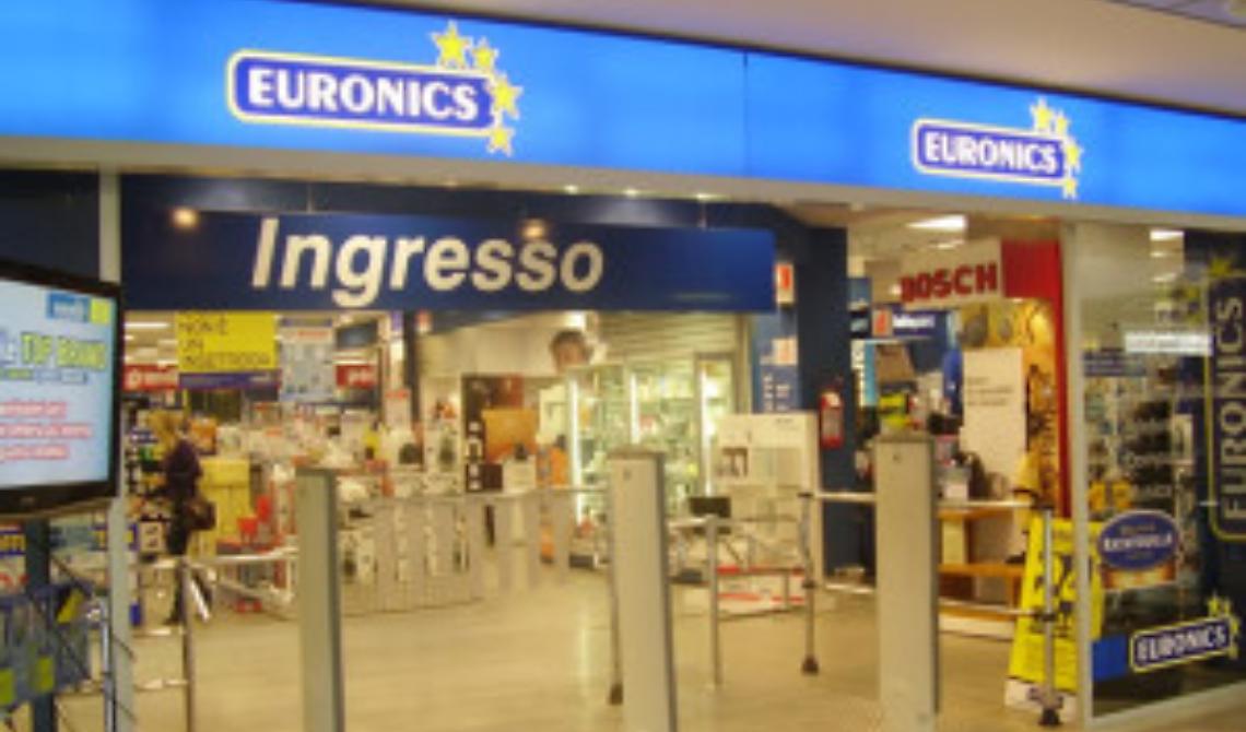 Cerignola, armati di bastoni rapinano "Euronics": nessun ferito 
