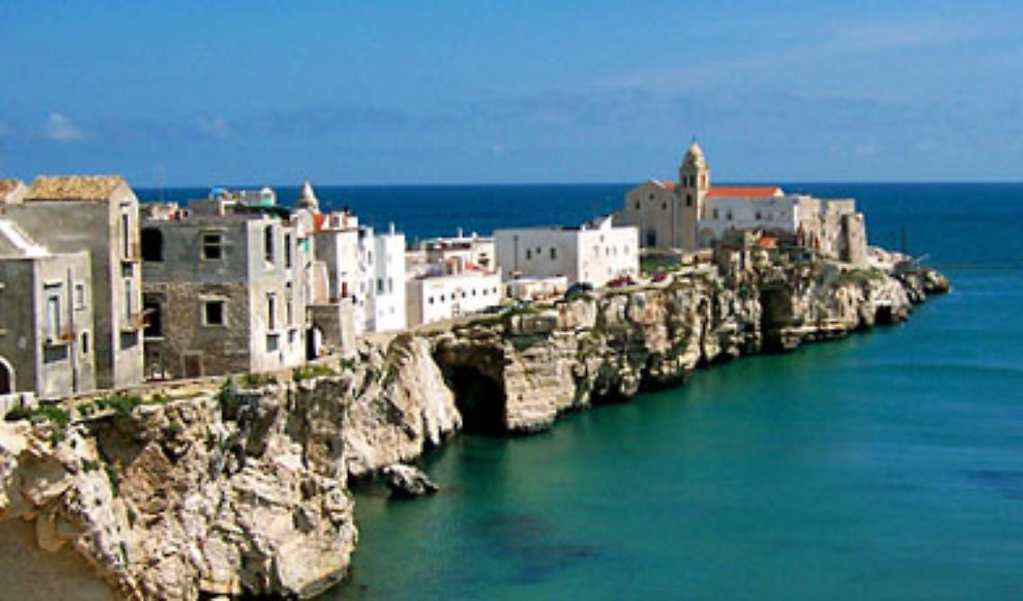 "Barboni teatranti" si  aggirano per Vieste
