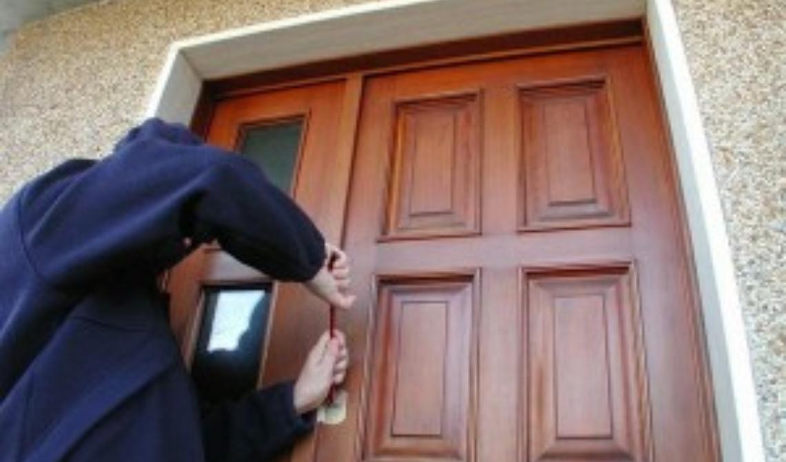 Furti in appartamento: brutto rientro dalle ferie per 5 proprietari di casa
