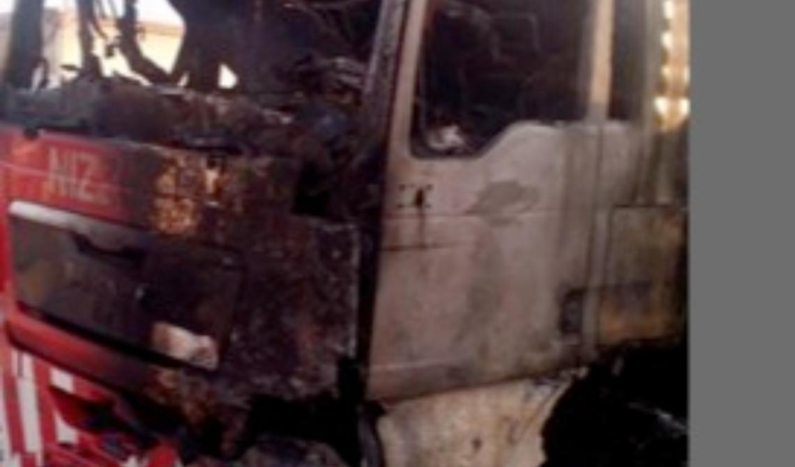  Incendio doloso in un parcheggio per Tir: distrutti tre mezzi pesanti