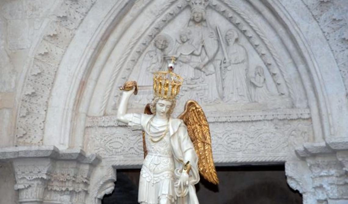 Oggi, 29 settembre, la Provincia di Foggia celebra il suo santo patrono: San Michele. Da Monte S. Angelo a Mont S. Michel la linea sacra della potenza del bene