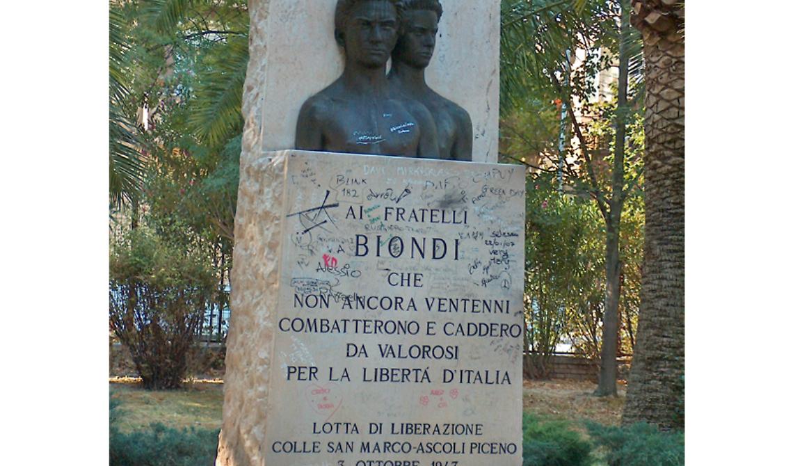 Oggi, 3 Ottobre 1943, la morte eroica di Vincenzo e Luigi Biondi (19 e 16 anni): i fratelli foggiani che si opposero alla crudeltà dei nazisti