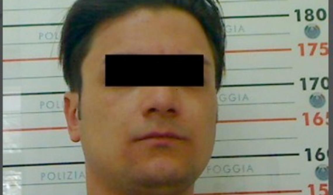 I cani fiutano banconote intrise di marijuana: arrestato giovanissimo pusher