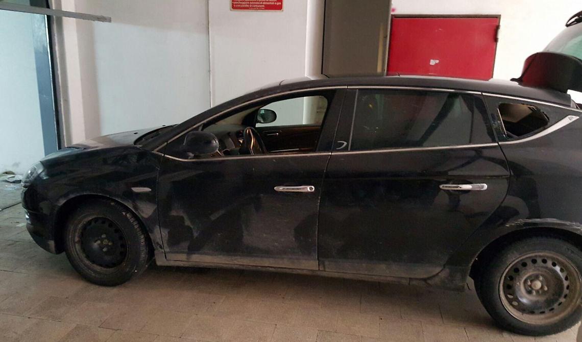 Scoperto in un garage deposito di auto e motocicli rubati a Foggia