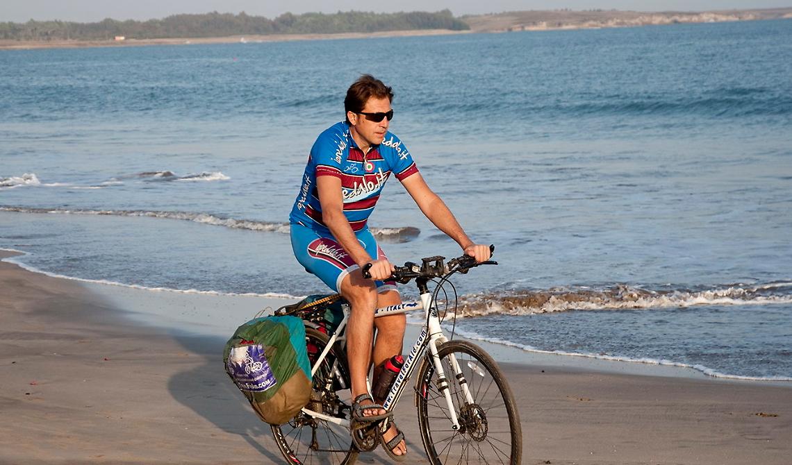 Un tumore si porta via Matteo Tricarico, il manfredoniano che girava il mondo  in bicicletta per solidarietà