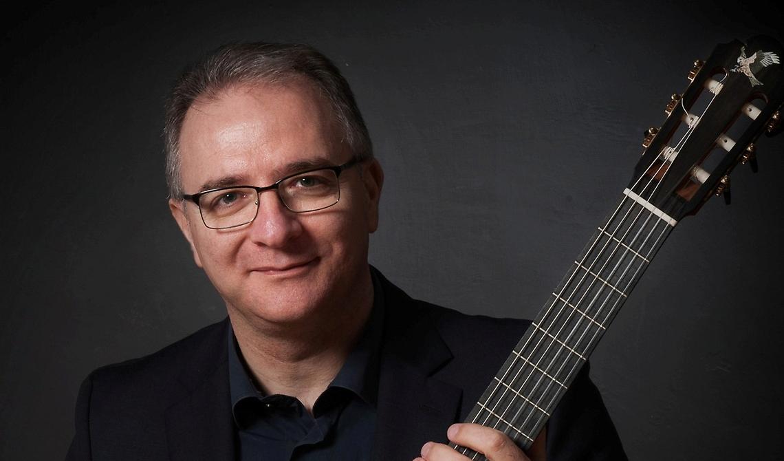 A scuola di chitarra 'volante' con Vito Nicola Paradiso