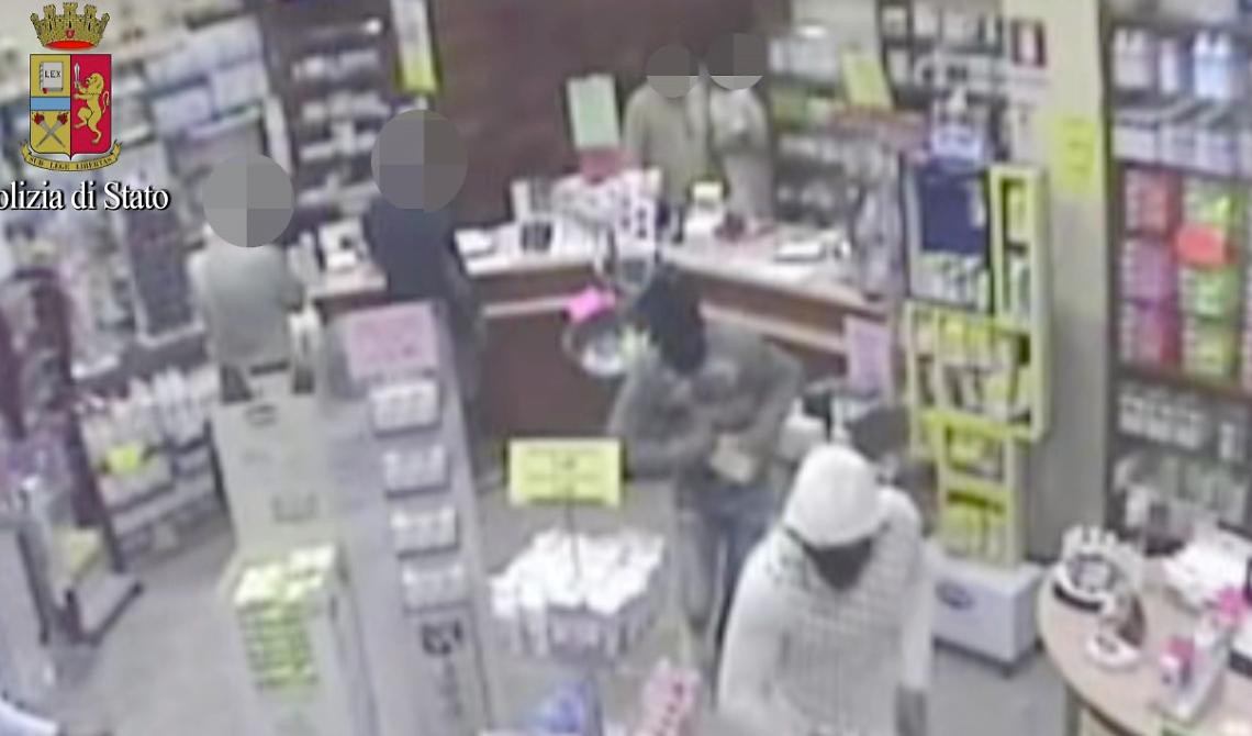 Foggia, rapina alla Farmacia 