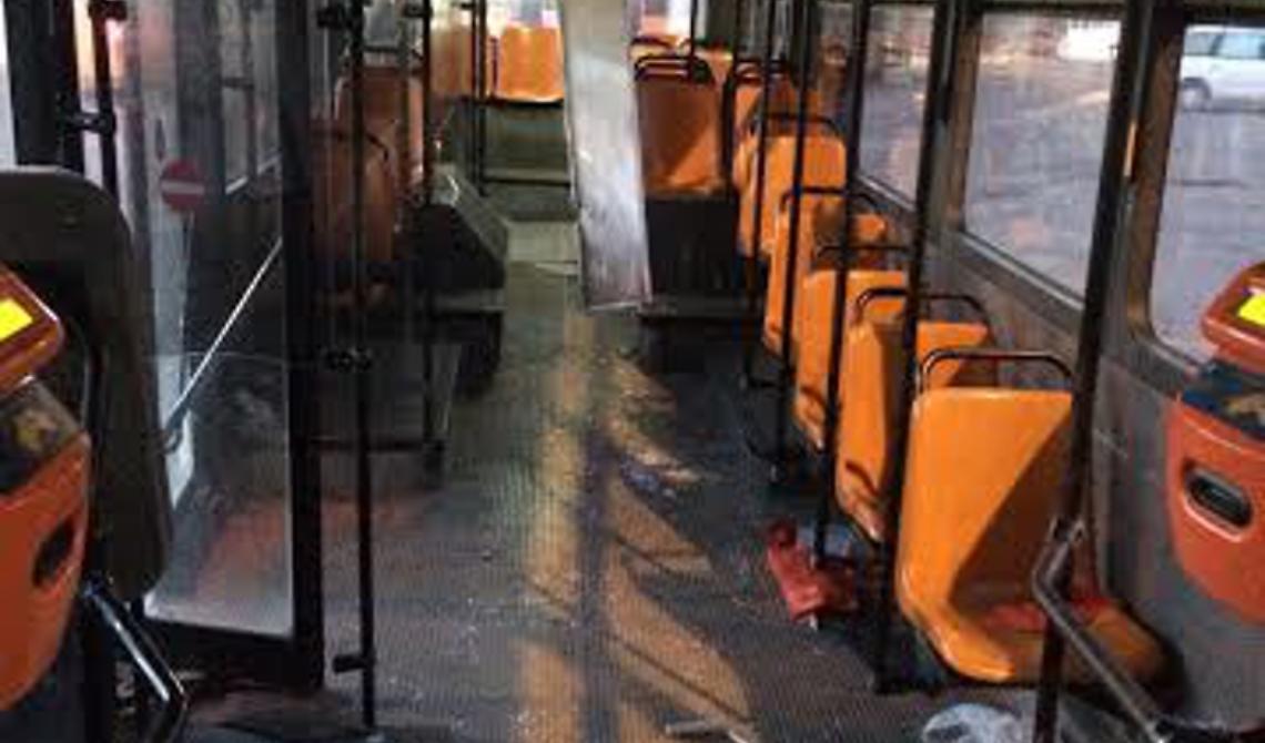 Foggia, autobus dell'Ataf con studenti a bordo prende fuoco: nessun ferito